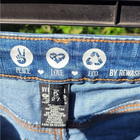 Juniors High Rise Jean Shorts - Picture 14 of 16